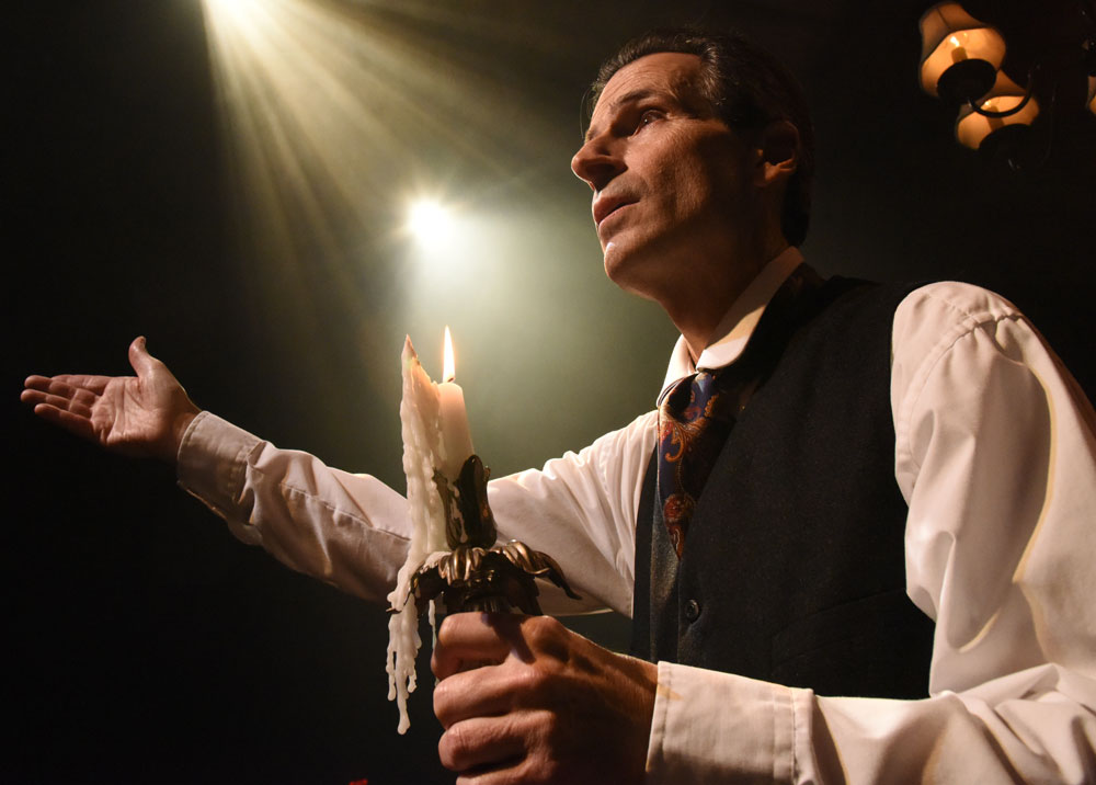 Olney Christmas Carol 2022 Review Review: Olney Theatre Center's 'A Christmas Carol: A Ghost Story' Proves  Hauntingly Unorthodox - The Diamondback