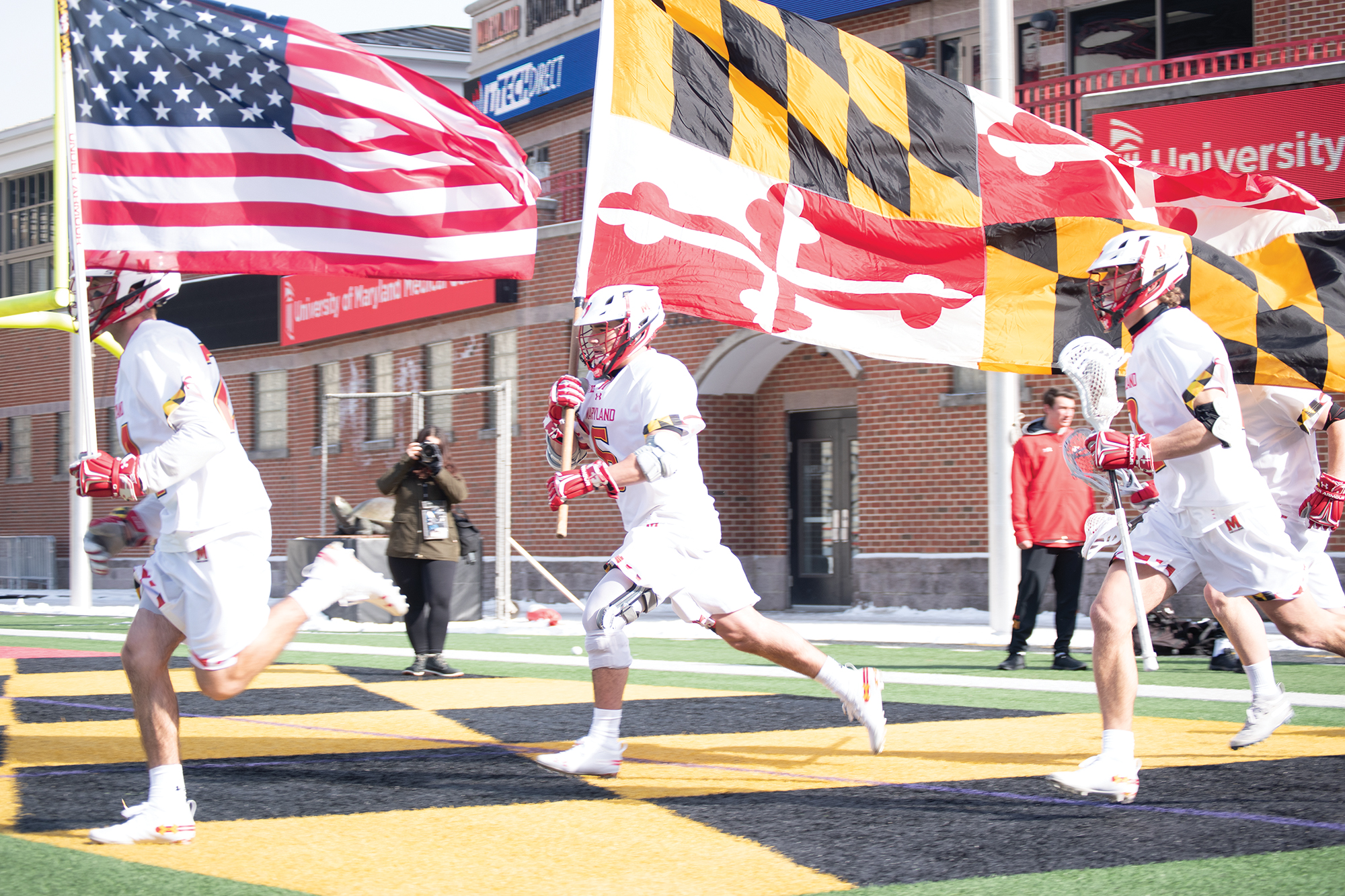 With a Maryland flag in hand, men’s lacrosse is reminded of its state