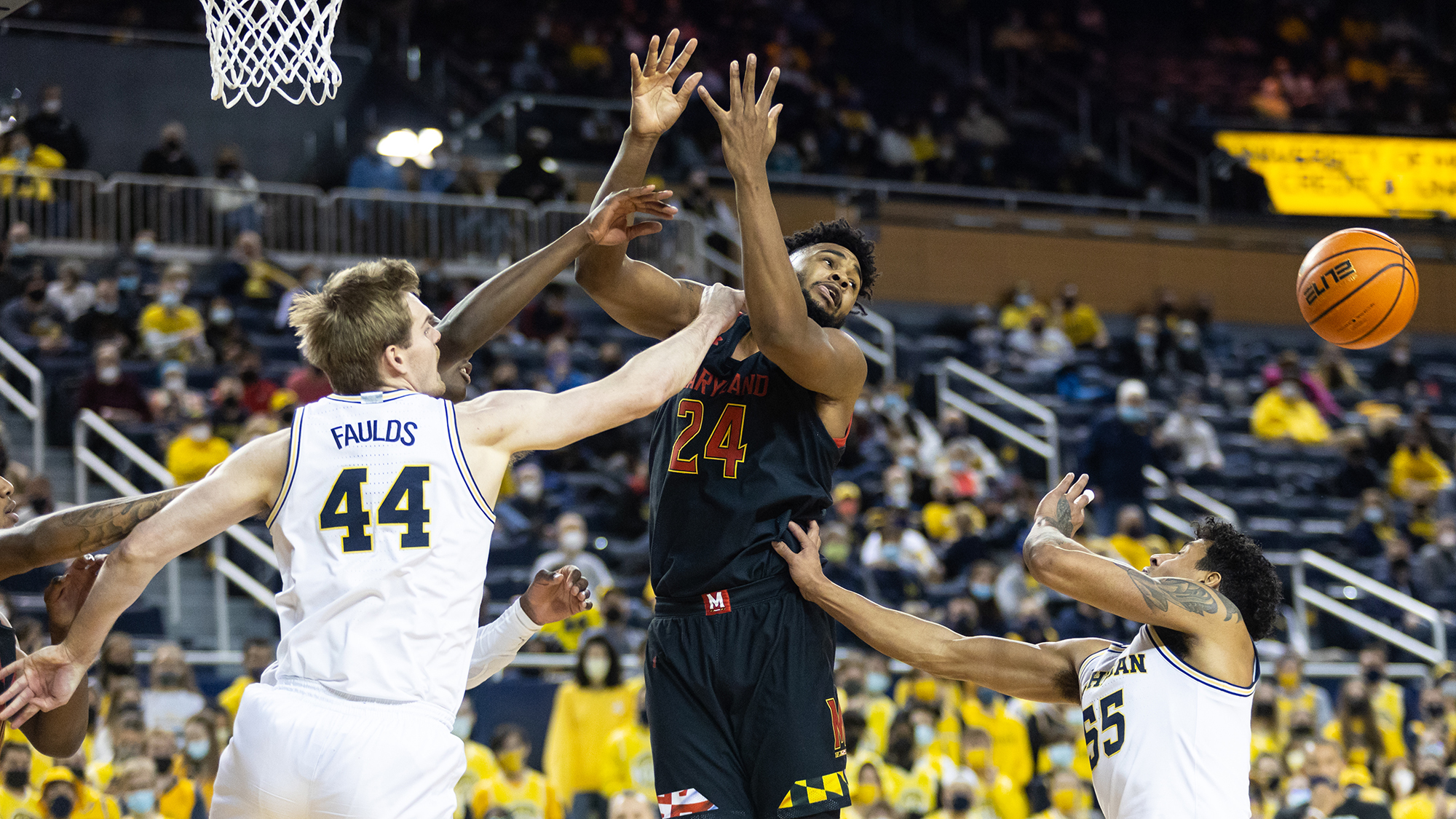 Hunter Dickinson scores 32 as Michigan blows out Maryland men’s